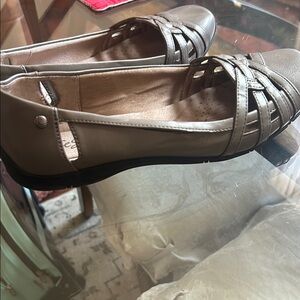 Life Stride Gray Flats with Shimmery Finish and Decorative Bow